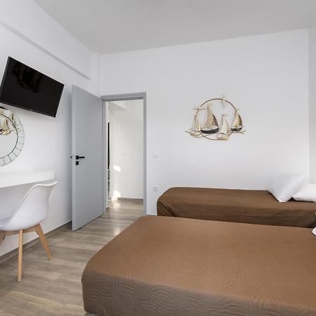 Christianna & George Luxury Hot Tub Apartment Fira  Exteriör bild