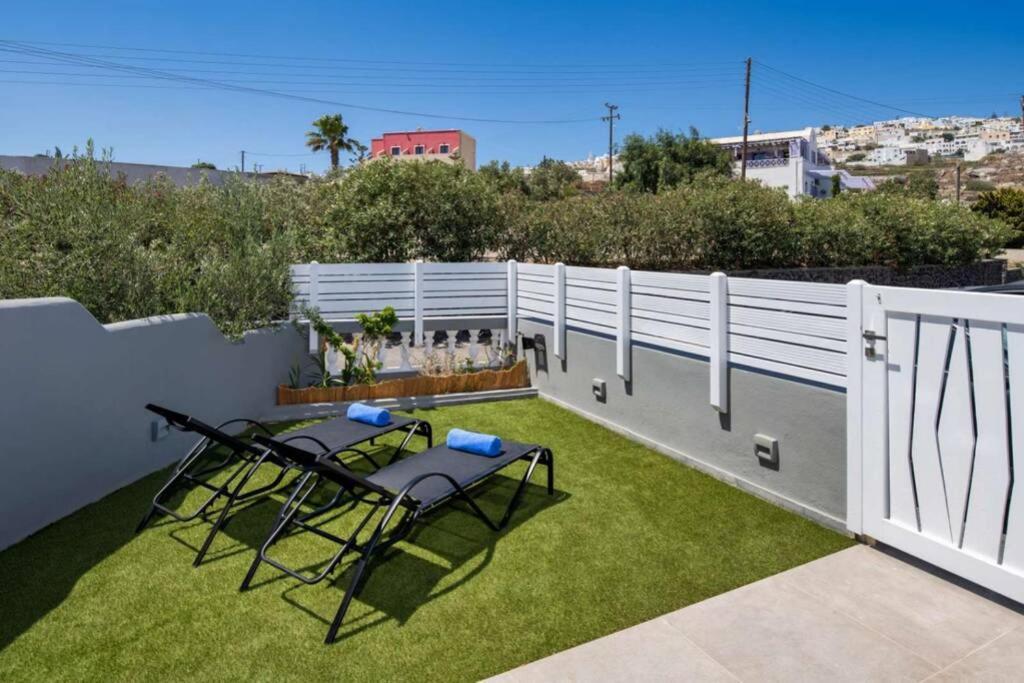 Christianna & George Luxury Hot Tub Apartment Fira  Exteriör bild