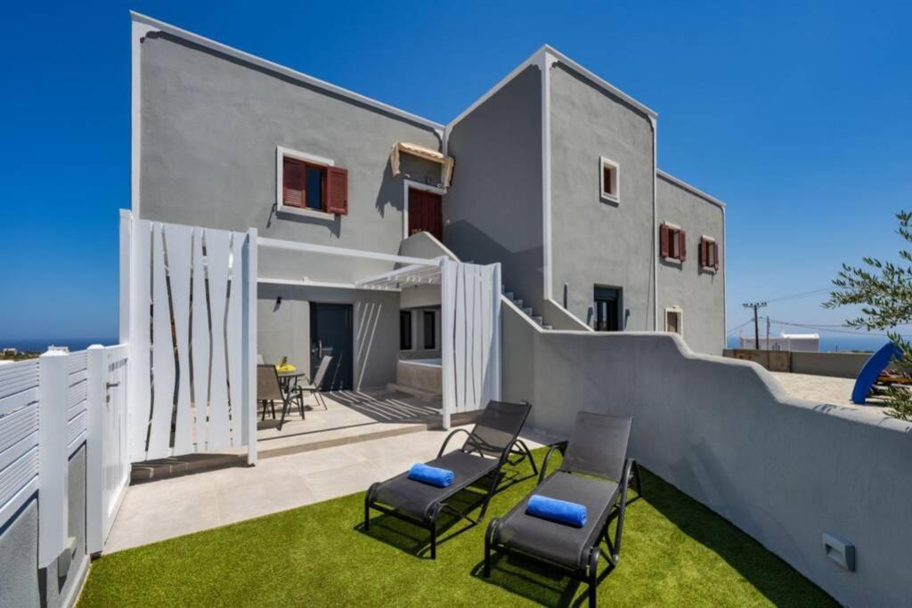 Christianna & George Luxury Hot Tub Apartment Fira  Exteriör bild
