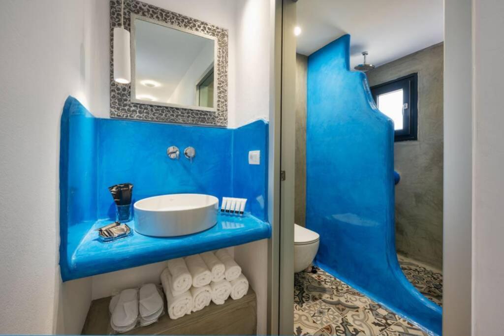 Christianna & George Luxury Hot Tub Apartment Fira  Exteriör bild