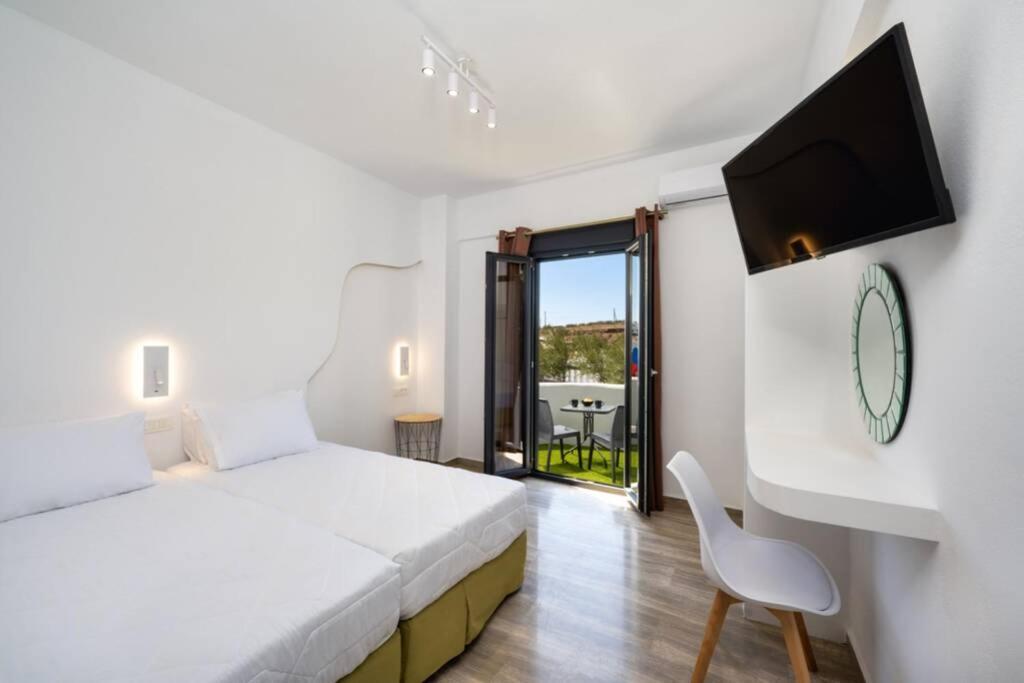 Christianna & George Luxury Hot Tub Apartment Fira  Exteriör bild