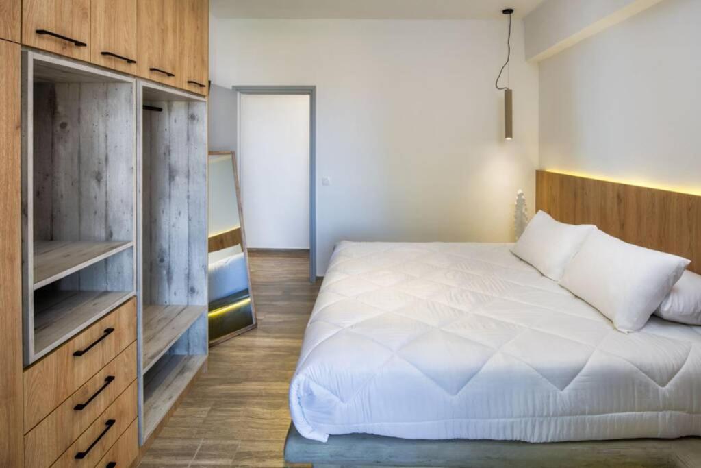 Christianna & George Luxury Hot Tub Apartment Fira  Exteriör bild