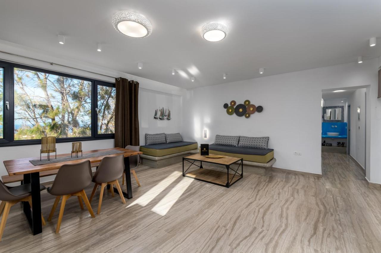 Christianna & George Luxury Hot Tub Apartment Fira  Exteriör bild