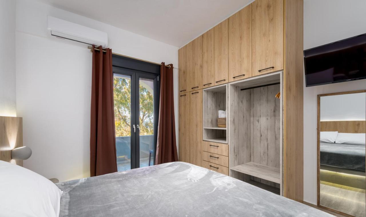 Christianna & George Luxury Hot Tub Apartment Fira  Exteriör bild