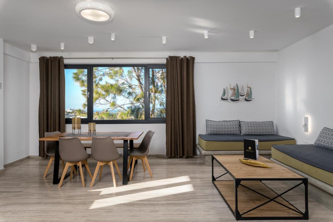 Christianna & George Luxury Hot Tub Apartment Fira  Exteriör bild