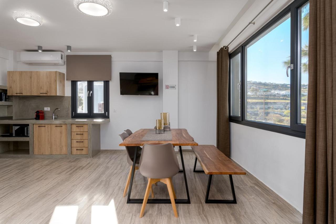 Christianna & George Luxury Hot Tub Apartment Fira  Exteriör bild