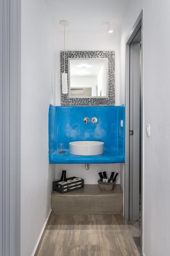 Christianna & George Luxury Hot Tub Apartment Fira  Exteriör bild