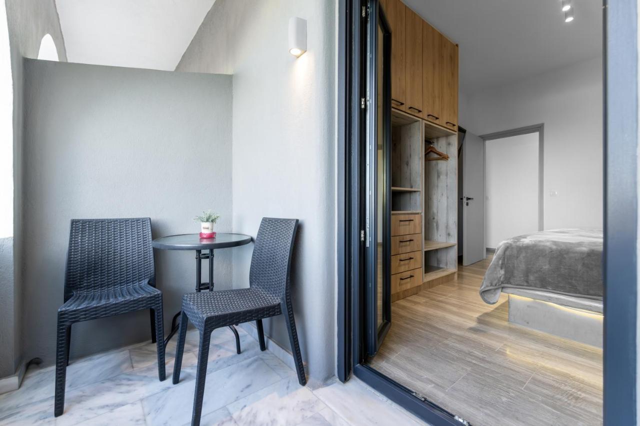 Christianna & George Luxury Hot Tub Apartment Fira  Exteriör bild